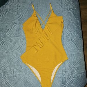 Cupshe Yellow Goldenrod Ruffled Swimsuit Size XS